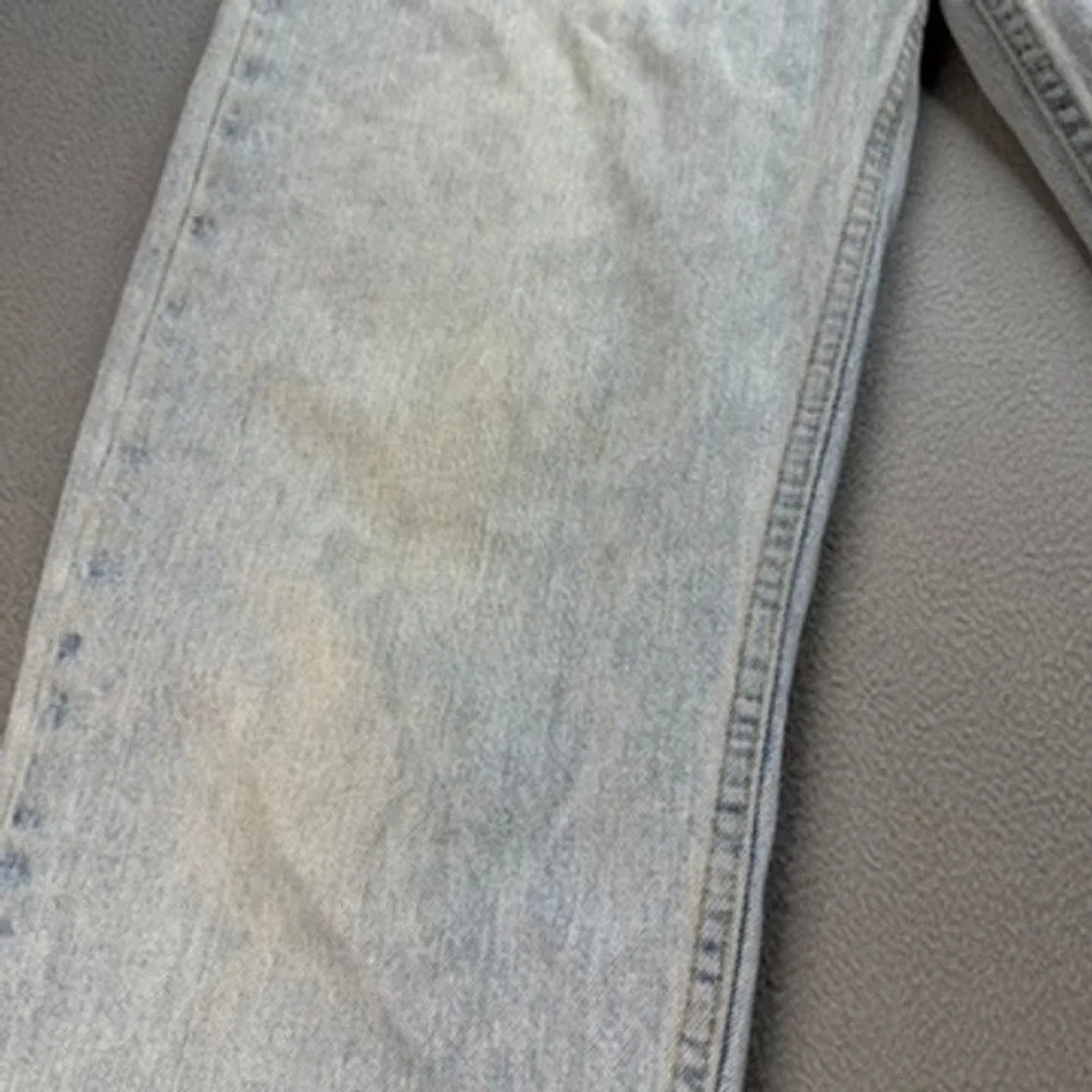 VTG Levis 550 Jeans Relaxed Fit 32x32 (FIT 31x31) Distressed Light Wash 90s USA